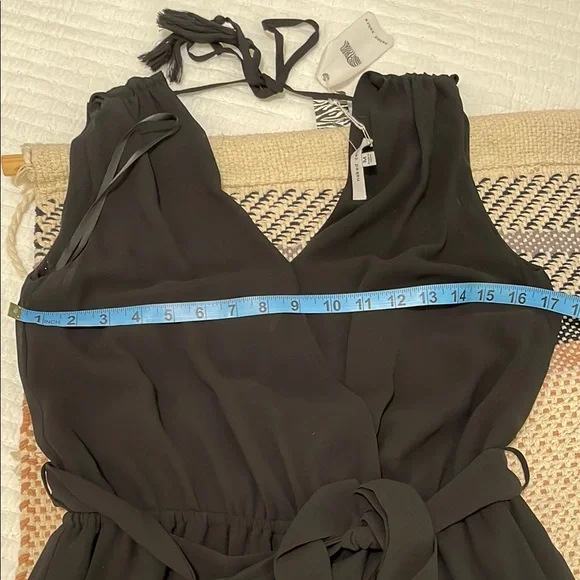 🖤NWT🖤 Flowy V-neck & Wide leg Black Jumpsuit - Picture 8 of 10